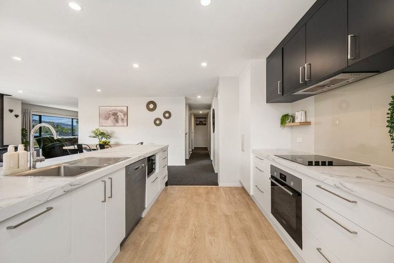 Photo of property in 71 Stratford Drive, Mount Pisa, Cromwell, 9383