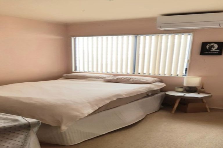 Photo of property in 25 Mallard Place, Unsworth Heights, Auckland, 0632