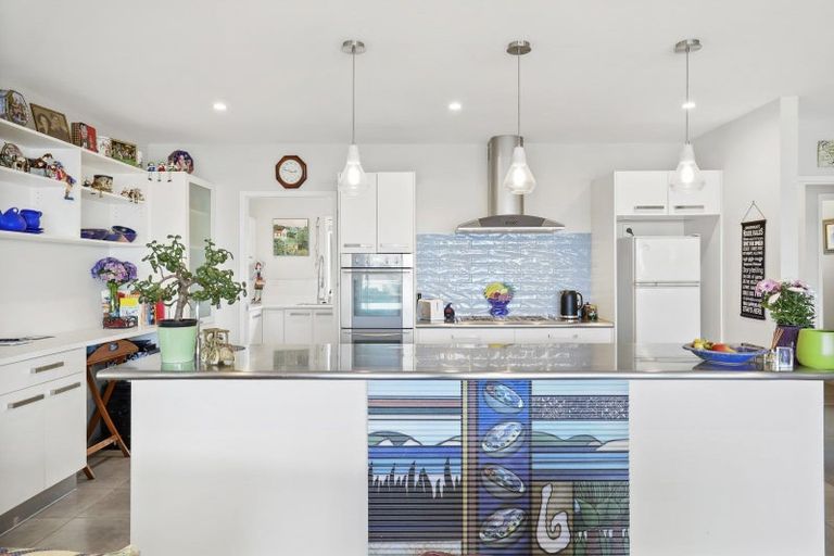 Photo of property in 1 Melandra Road, Stanmore Bay, Whangaparaoa, 0932