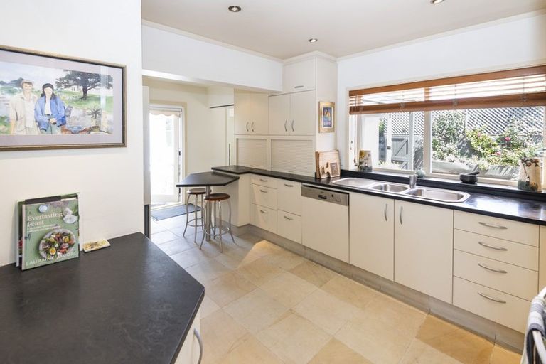 Photo of property in 130 Fisher Parade, Sunnyhills, Auckland, 2010