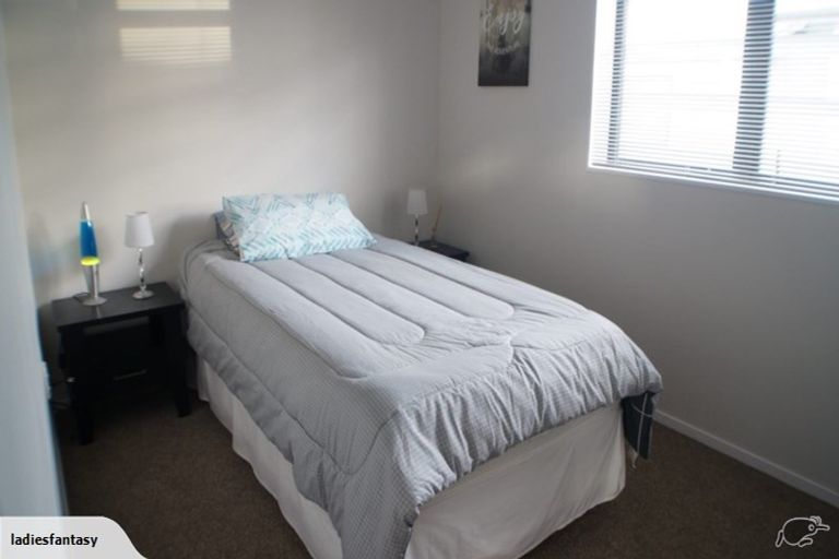 Photo of property in 2/10 Silver Moon Road, Albany Heights, Auckland, 0632