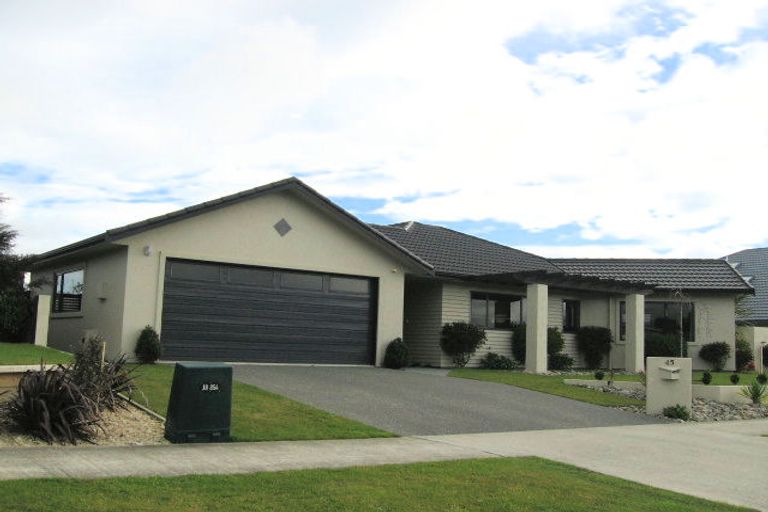 Photo of property in 45 Cashmere Drive, Fitzherbert, Palmerston North, 4410