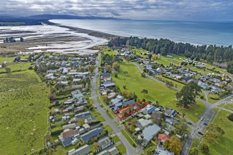 Photo of property in 64 Park Terrace, Waikuku Beach, 7473