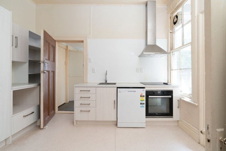 Photo of property in 9 Lipman Street, Mount Victoria, Wellington, 6011