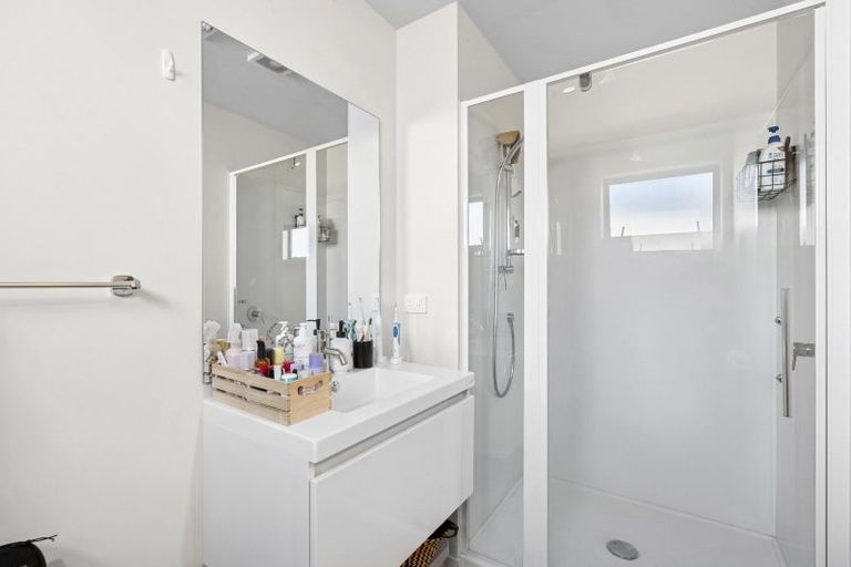 Photo of property in 5 Mount Creighton Crescent, Wanaka, 9305