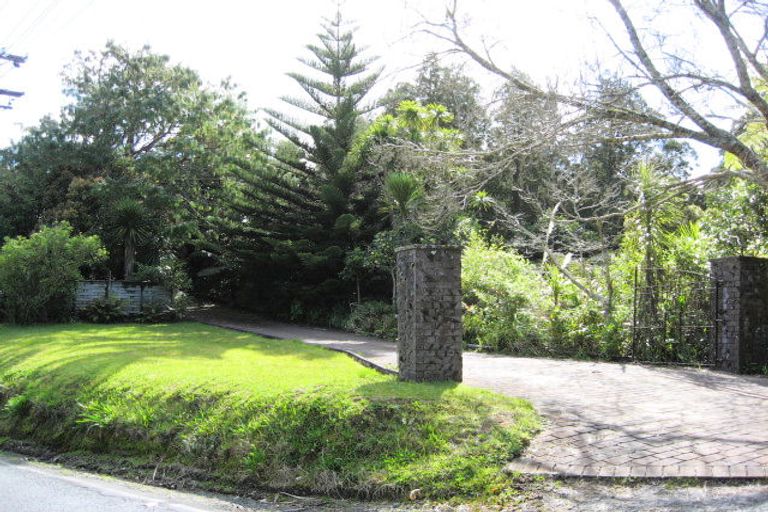 Photo of property in 288 Forest Road, Waiatarua, Auckland, 0612