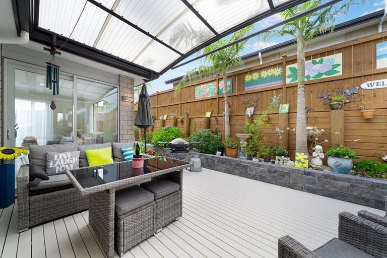 Photo of property in 16 Tararua Street, Massey, Auckland, 0614