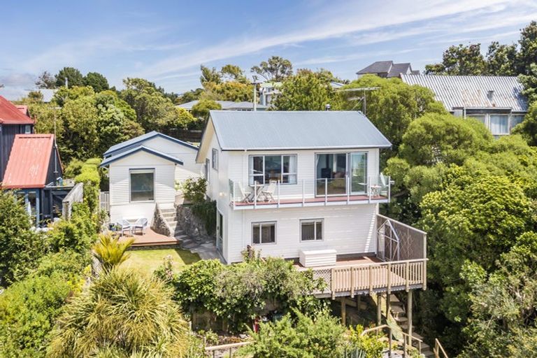 Photo of property in 85 Kahu Road, Paremata, Porirua, 5024
