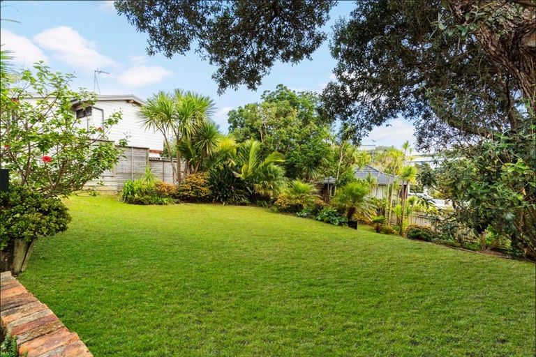 Photo of property in 438 Beach Road, Murrays Bay, Auckland, 0630