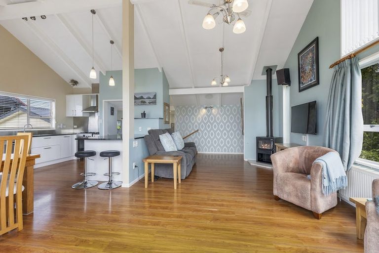 Photo of property in 85 Kahu Road, Paremata, Porirua, 5024