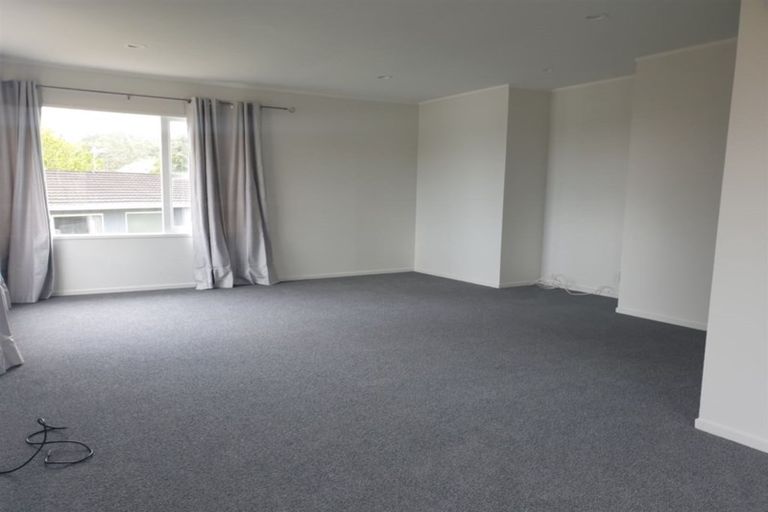 Photo of property in 73 Ravenwood Drive, Forrest Hill, Auckland, 0620