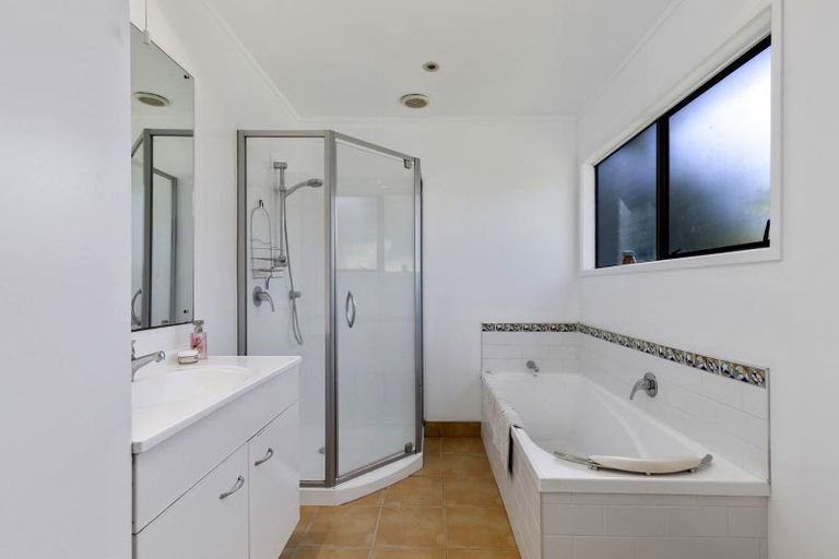 Photo of property in 9 Geoffrey Road, Torbay, Auckland, 0630