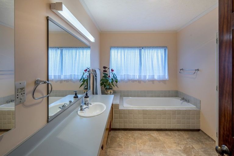 Photo of property in 8 Renata Road, Otaki, 5512