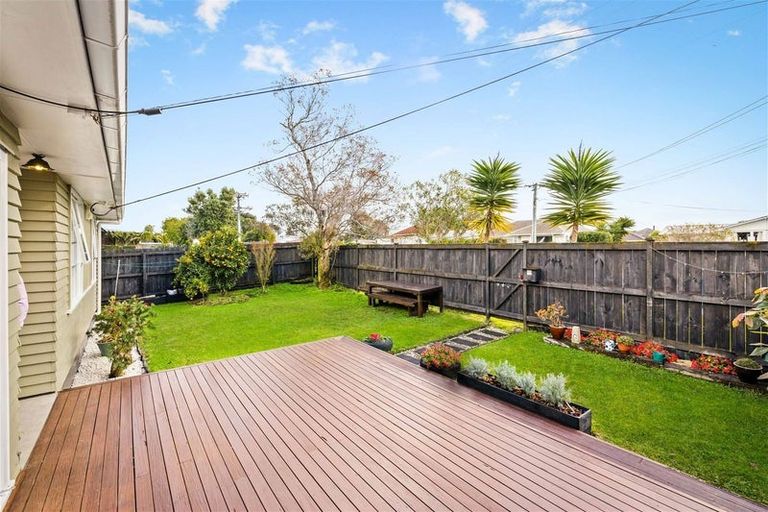 Photo of property in 45 Totara Road, Te Atatu Peninsula, Auckland, 0610