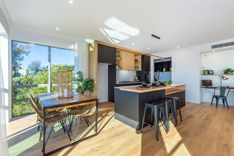 Photo of property in 10 Hilltop Lane, Mount Pleasant, Christchurch, 8081