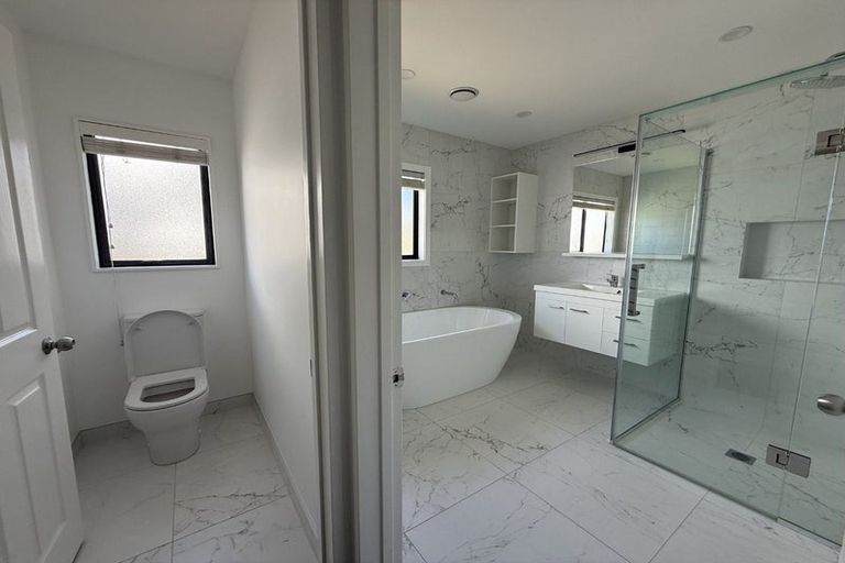 Photo of property in 52a Ferry Parade, Herald Island, Auckland, 0618