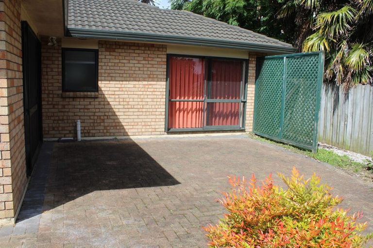 Photo of property in 6 Roy Maloney Drive, Henderson, Auckland, 0612