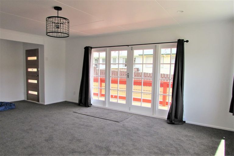 Photo of property in 33 Stockdale Street, Wainuiomata, Lower Hutt, 5014