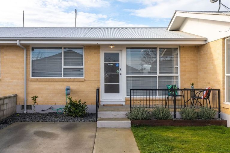 Photo of property in 2/12 North Avon Road, Richmond, Christchurch, 8013