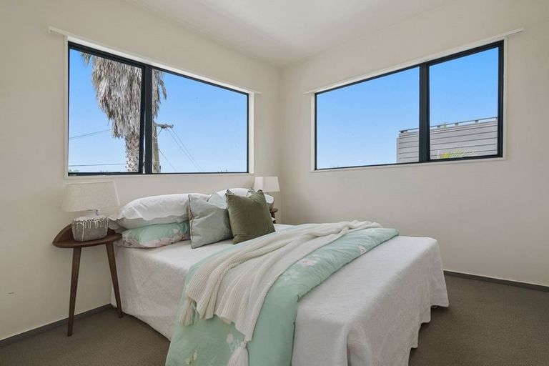 Photo of property in 37a Parr Terrace, Castor Bay, Auckland, 0620