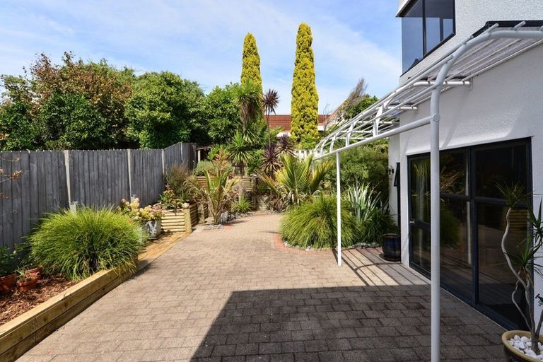 Photo of property in 18b Burn-murdoch Street, St Andrews, Hamilton, 3200