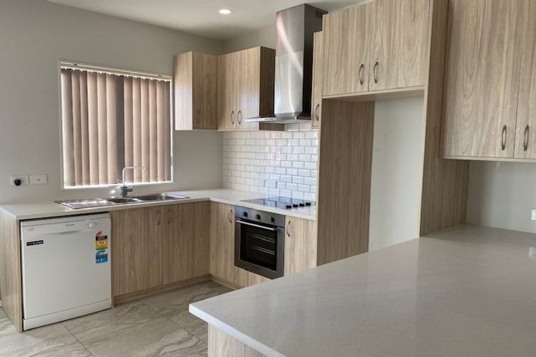 Photo of property in 9 Riroriro Close, Papakura, 2110