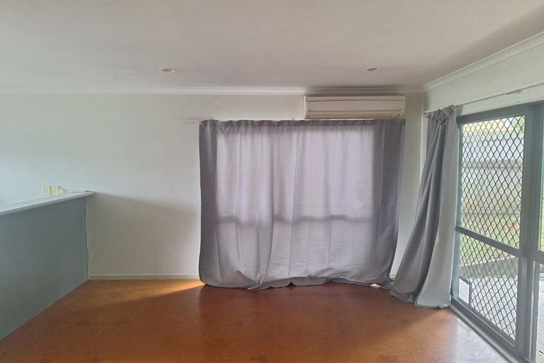 Photo of property in 5 Justin Place, Te Atatu Peninsula, Auckland, 0610