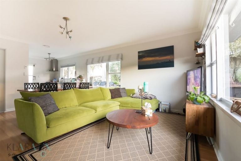 Photo of property in 1/1 Broadview Place, Howick, Auckland, 2014