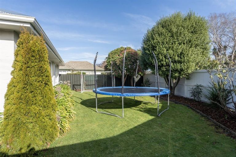 Photo of property in 2 Colwyn Street, Bryndwr, Christchurch, 8053