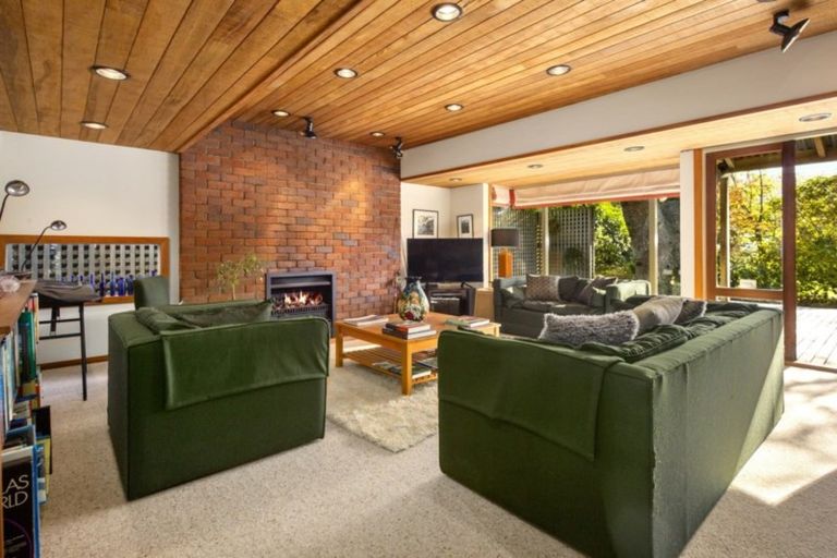 Photo of property in Lowry Cottage, 425 Fergusson Drive, Heretaunga, Upper Hutt, 5018