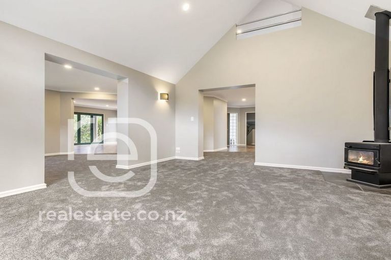 Photo of property in 2 Roseville Road, Gulf Harbour, Whangaparaoa, 0930