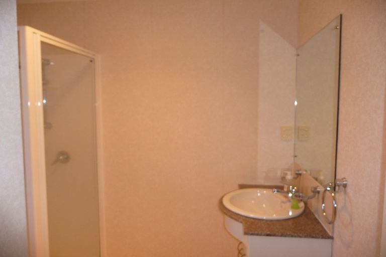 Photo of property in 4 Ballyroney Place, East Tamaki, Auckland, 2013