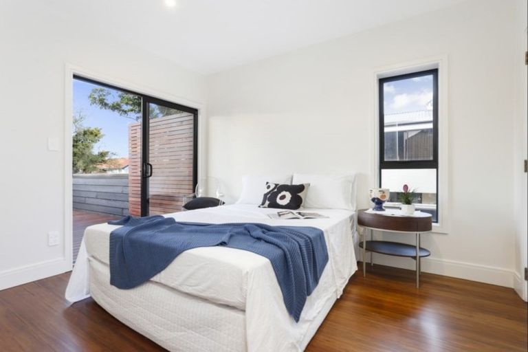 Photo of property in 79a Stanley Point Road, Stanley Point, Auckland, 0624