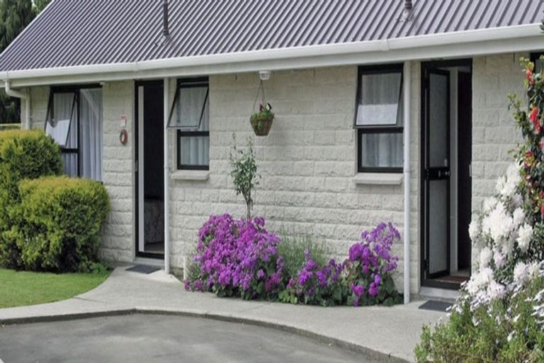 Photo of property in 243 Fitzherbert Avenue, West End, Palmerston North, 4410