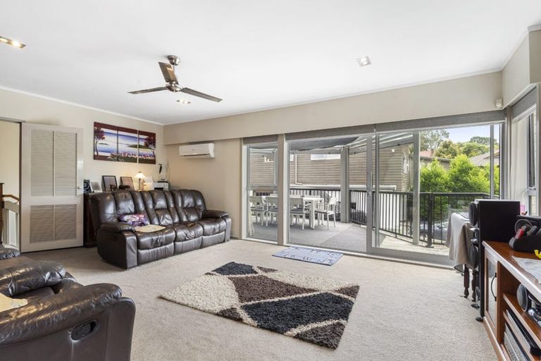 Photo of property in 12 Tanglewood Place, Cockle Bay, Auckland, 2014