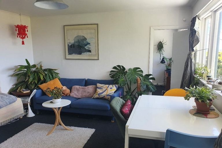 Photo of property in 38 Sugarloaf Road, Brooklyn, Wellington, 6021