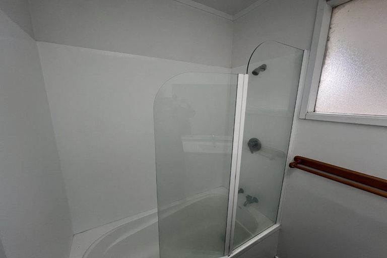 Photo of property in 1/22 Glenvar Road, Torbay, Auckland, 0630