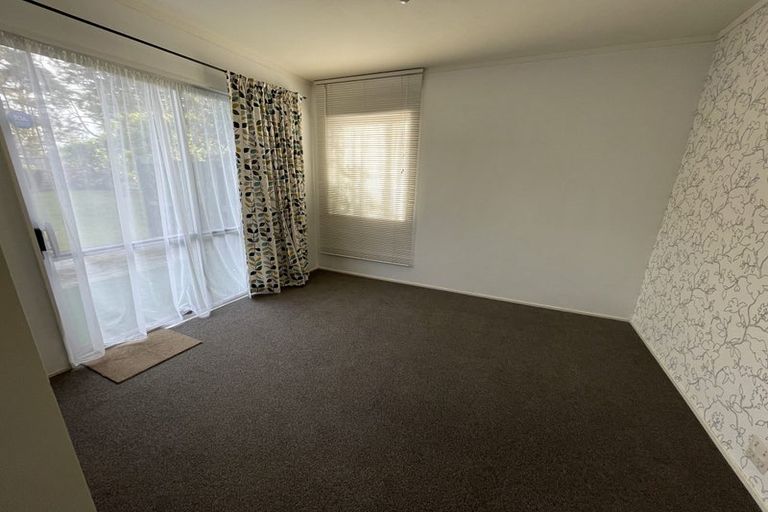 Photo of property in 33 Kurnell Drive, Botany Downs, Auckland, 2010