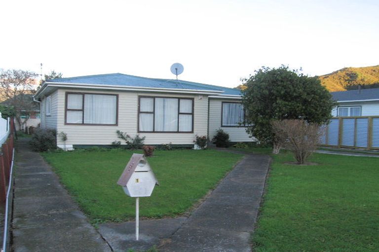 Photo of property in 10 Parkway, Wainuiomata, Lower Hutt, 5014