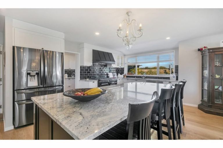 Photo of property in 19-21 Kauri Drive, Kumeu, 0810