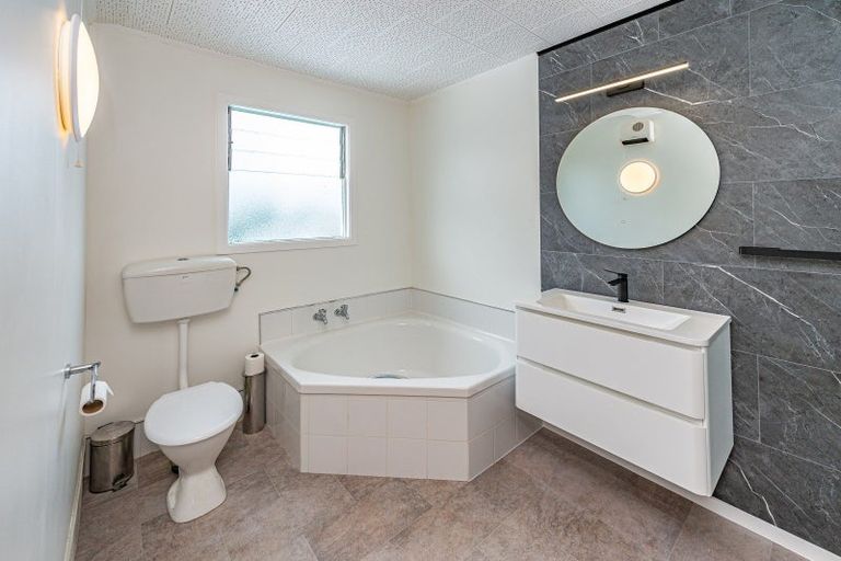 Photo of property in 8 Kapiti Terrace, Castlecliff, Whanganui, 4501