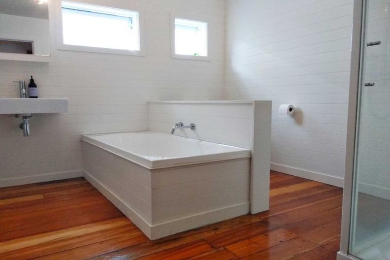 Photo of property in 20 Oroua Street, Eastbourne, Lower Hutt, 5013