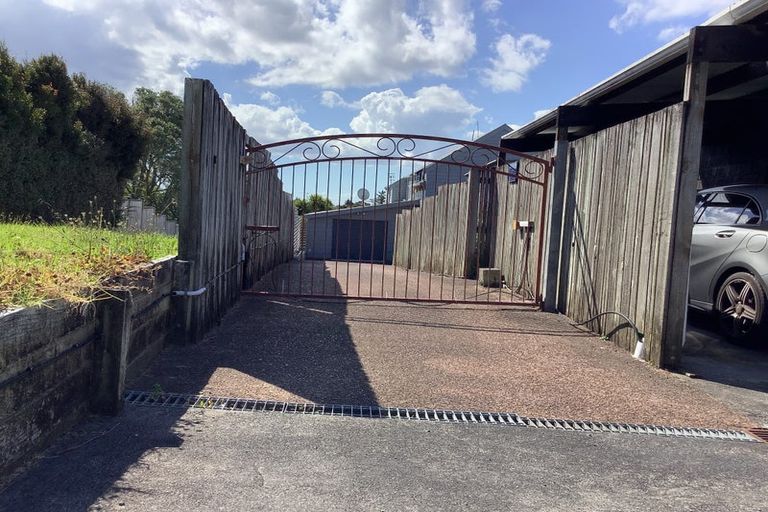 Photo of property in 2/92 Verran Road, Birkdale, Auckland, 0626