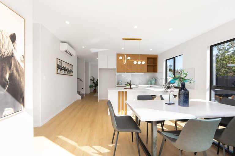 Photo of property in 3a Pendlebury Street, Green Bay, Auckland, 0604