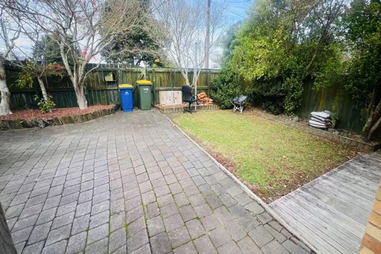 Photo of property in 1/172 Forrest Hill Road, Forrest Hill, Auckland, 0620