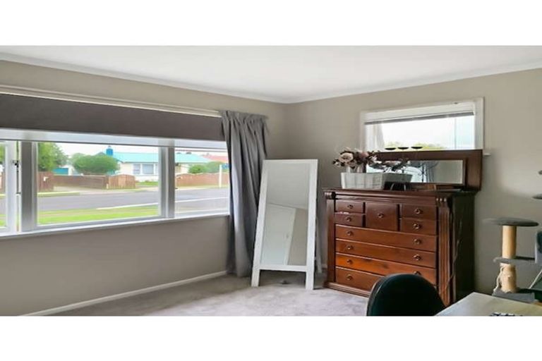 Photo of property in 9 Collingwood Street, Levin, 5510