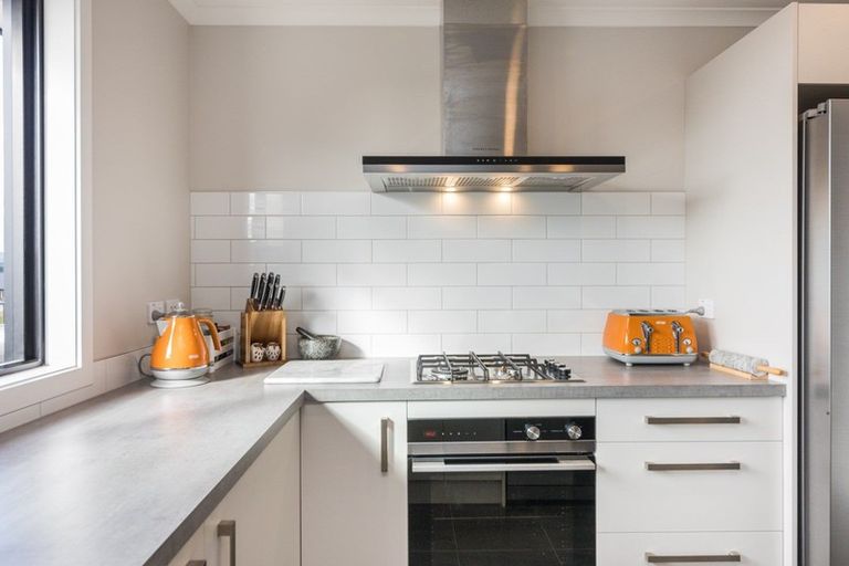 Photo of property in 15 Gibraltar Way, Fitzherbert, Palmerston North, 4410