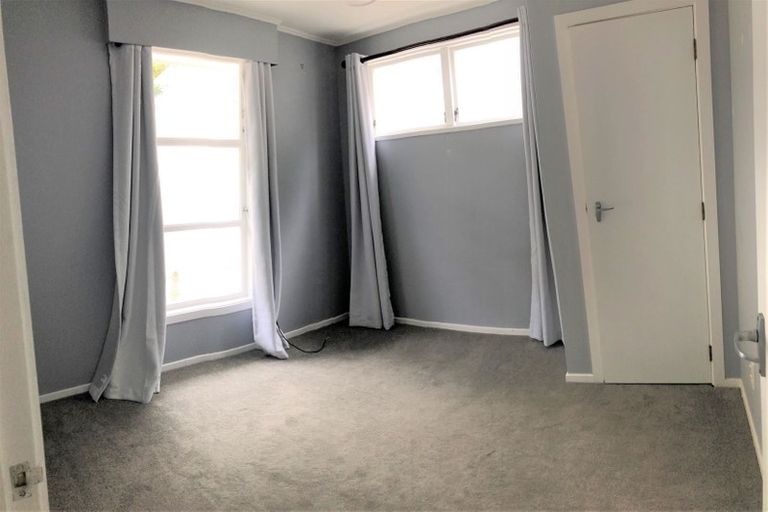 Photo of property in 10 Voltaire Street, Karori, Wellington, 6012