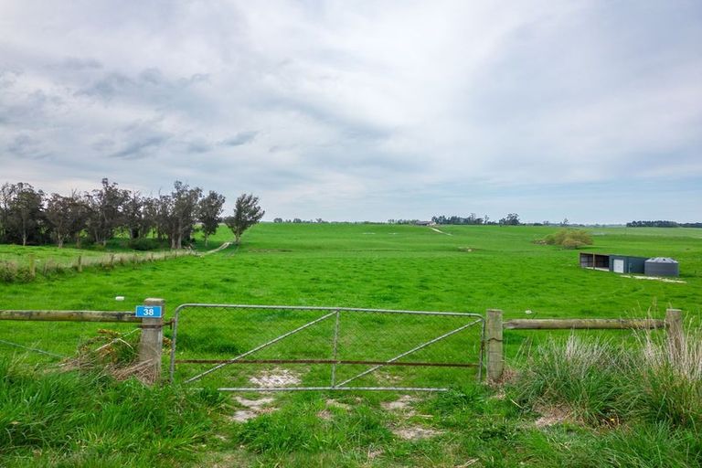 Photo of property in 38 Whitneys Road, Waimate, 7978