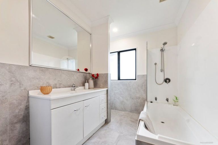 Photo of property in 314 Triangle Road, Massey, Auckland, 0614